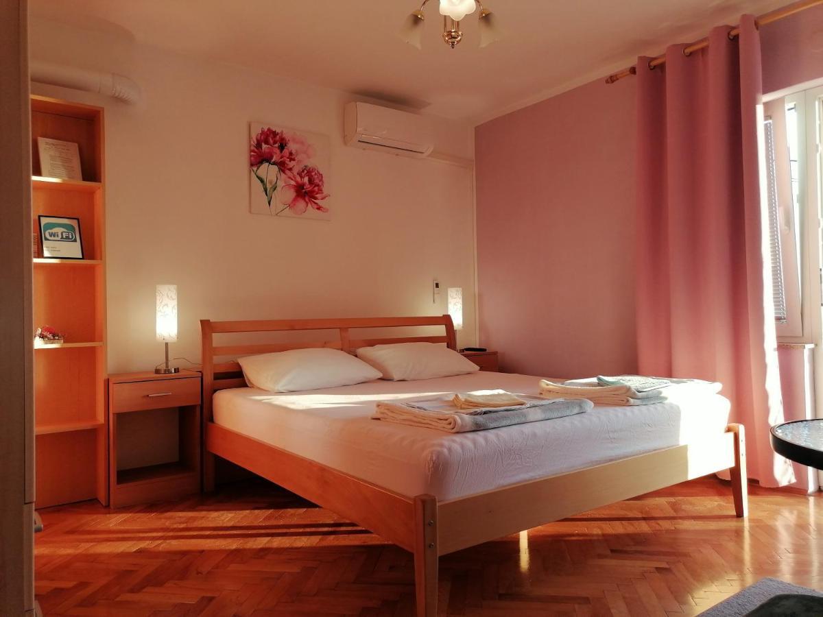 Guest House Pamela セニ エクステリア 写真