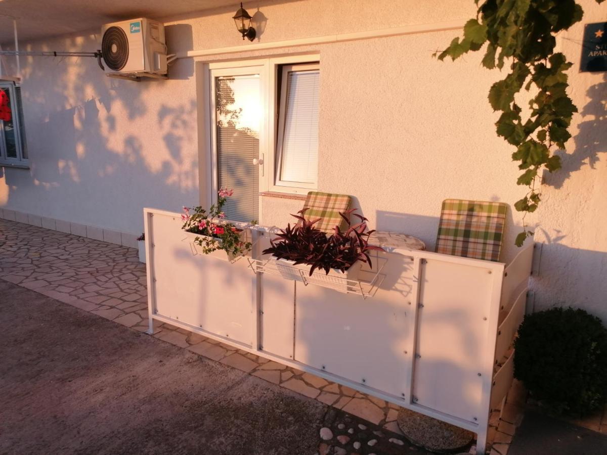 Guest House Pamela セニ エクステリア 写真