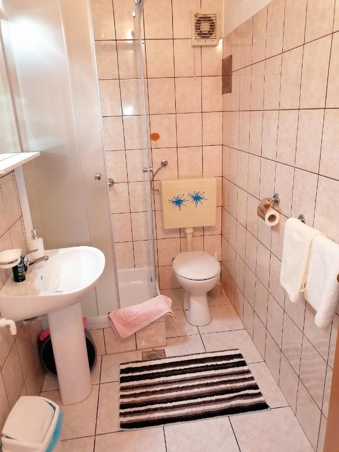 Guest House Pamela セニ エクステリア 写真